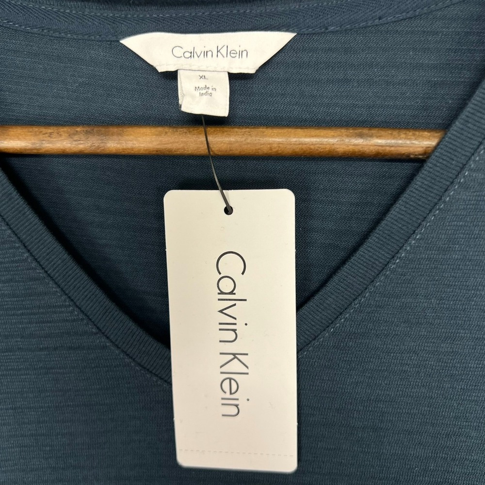 NEW Calvin‎ Klein Men's XL V Neck Short Sleeve T Shirt Dark Blue 100% Cotton - Picture 4 of 8